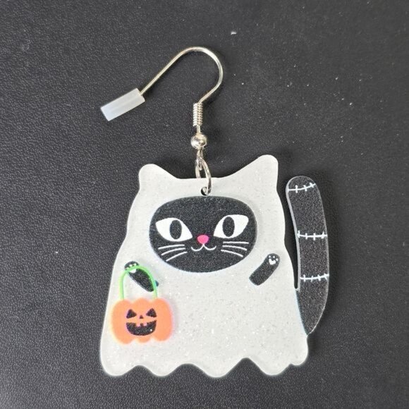 🎃 Cute Black Cat in Ghost Costume Earrings (NWOT) - Picture 2 of 5